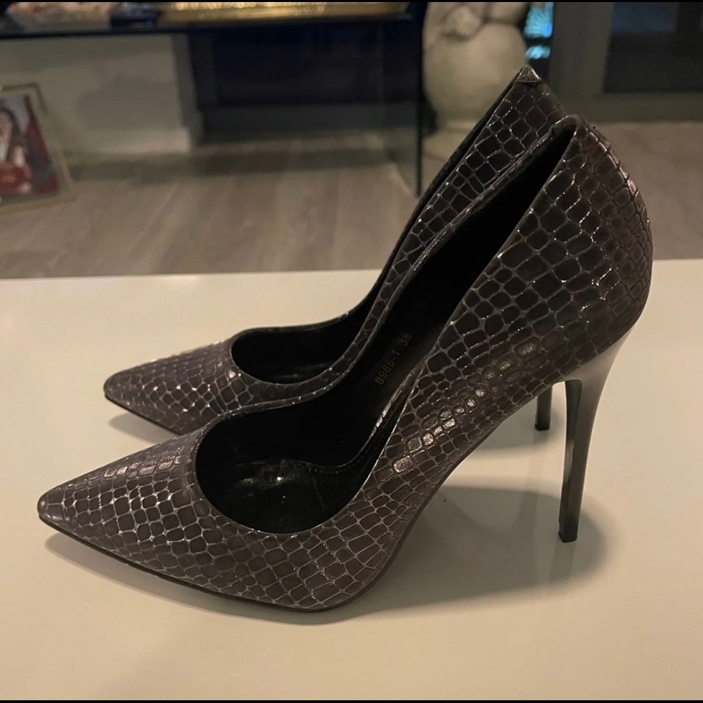 NWT heels size 7.5 us / 38 eu